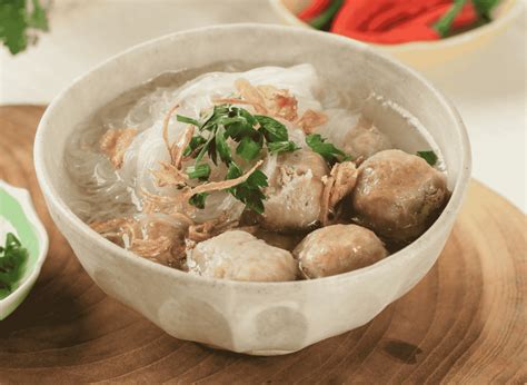 indonesian bakso meatball soup delishglobe