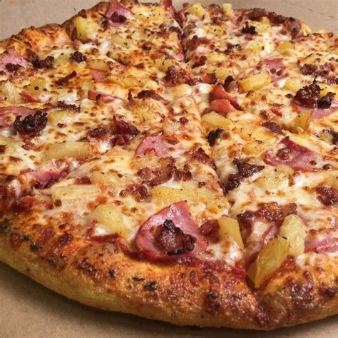 Delicious Hawaiian Pizza with Pineapple, Ham, and Onions