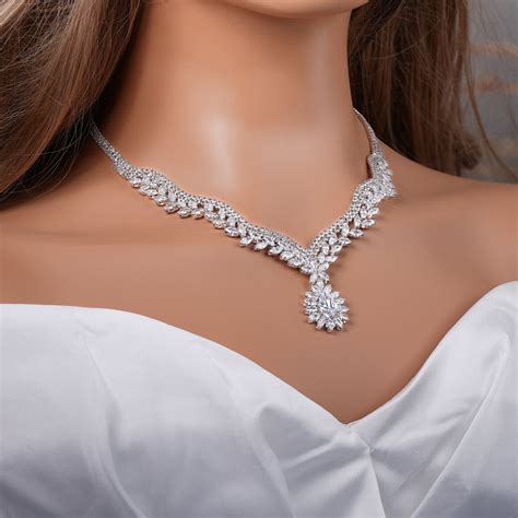 womens wedding necklaces   vianaweddingcom
