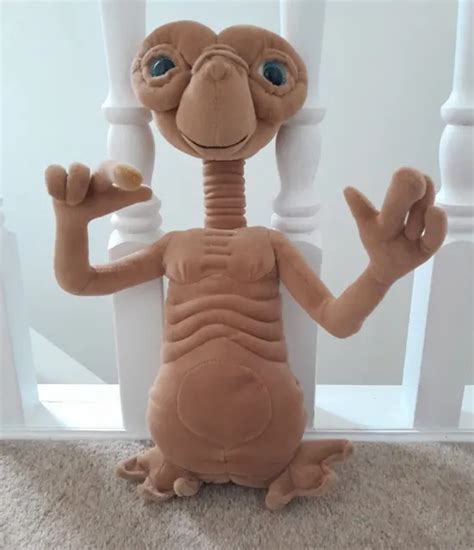 E.T. THE EXTRA-TERRESTRIAL Toys 'R' Us Exclusive/Universal plush doll ...