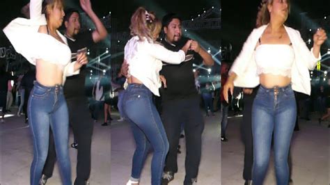 😍que forma tan sensual de bailar de esta chica/escucha la cumbia de