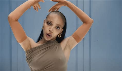 FKA Twigs fait monter la température avec son second single, ”Perfect ...