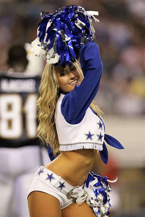 Dallas Cowboys Cheerleaders slip on swimsuits for upcoming calendar