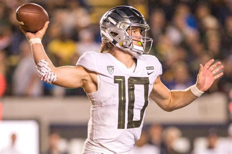 Oregon's Justin Herbert is college football's most divisive quarterback