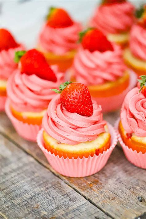 Vegan Strawberry Cupcakes - Daily Vegan Meal