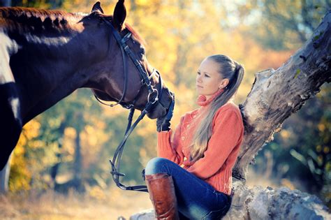 Picture Horses Girls Sweater Glance 2560x1706