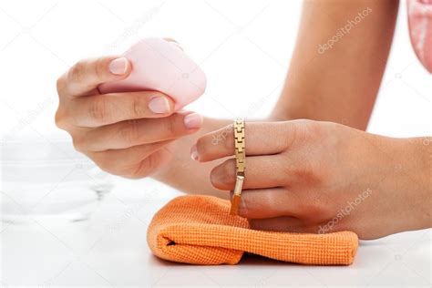 how to clean gold bracelet