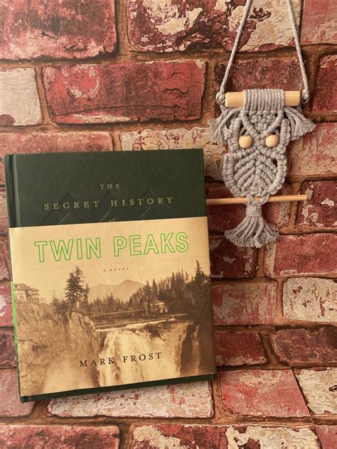 The Secret History of Twin Peaks - Book - Owl Gull Attic