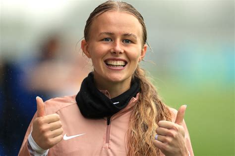 England goalkeeper Hannah Hampton joins Chelsea with sights set on