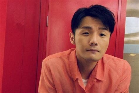 新歌李荣浩很受欢迎，一个人完成了乐队的工作，很好李荣浩|李荣浩|新歌|乐队_新浪新闻