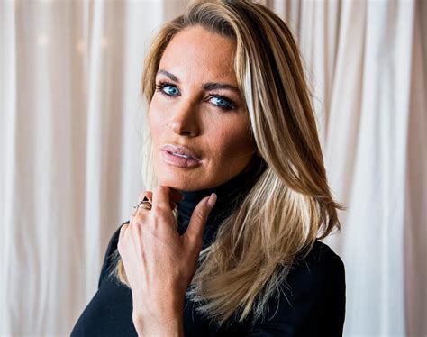 Carolina Gynning ryter till mot följarna efter semesterkritiken