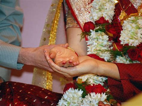 What are the 8 Types Of Marriages In Hinduism? - Boldsky.com