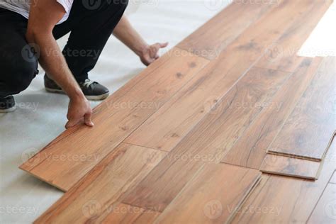 Installing laminate flooring 10374995 Stock Photo at Vecteezy