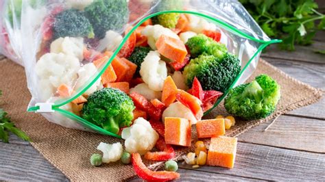 The Clever Trick To Open (And Store) A Bag Of Frozen Veggies