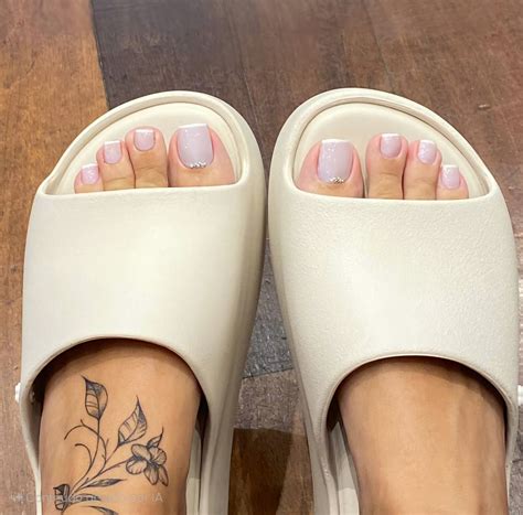 Brazilian_feet - Brazilian_feet added a new photo.