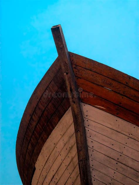 El Casco De Un Barco De Madera Viejo Foto de archivo - Imagen de pesca ...