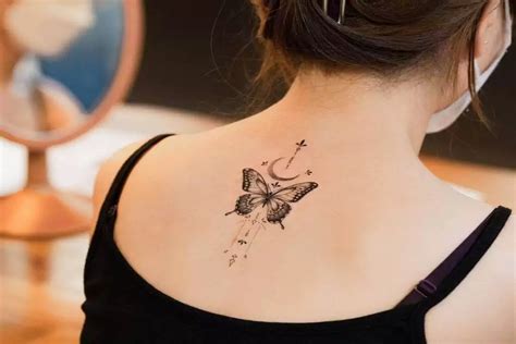 30 Eye-Catching Back Tattoos for Women in 2025 - Dezayno