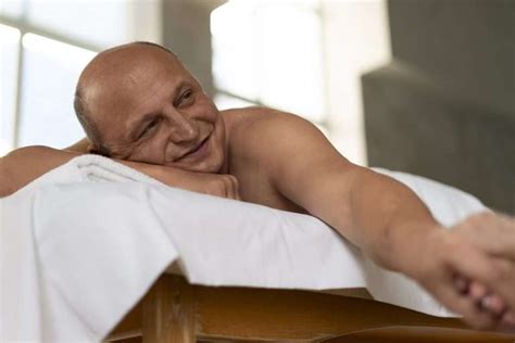 Diabetes & Massage Therapy: Is It Safe? Benefits & Risks