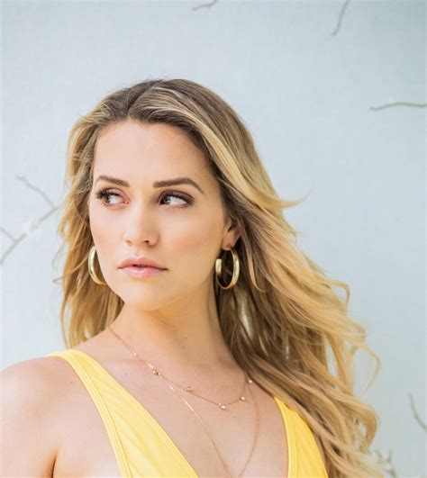 Mia Malkova | Scrolller