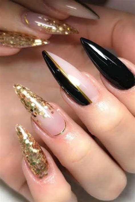 Unha Preta E Dourada - Unha preta com dourado | Unhas stiletto, Unhas decoradas, Unha