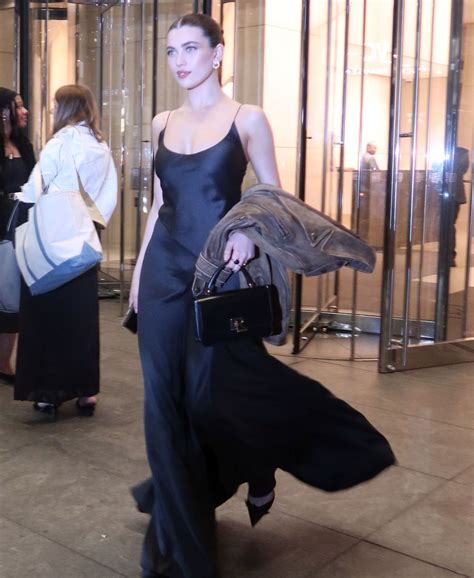 Amelie Zilber Out in Midtown in New York 04-30-2024 • CelebMafia