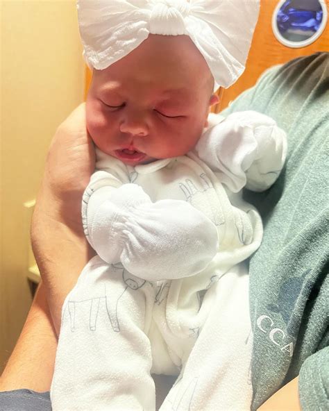 Destiny West | ~Hazelynn Shay Noel Adkins~ 12-11-24 7lbs 9 oz 21in we