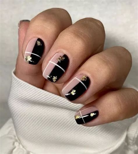60+ Chic Short Winter Nails [2023] To Rock The Winter Season | Winter ...