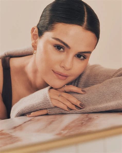 Unseen Photos of Selena Gomez: A Rare Glimpse - 2uck87f