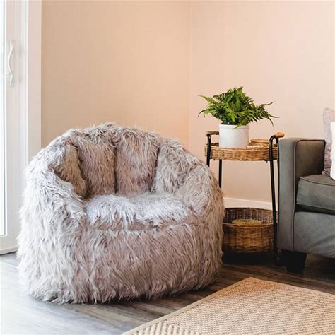 China Customized Fluffy White fur Sofa Accent Chair Manufacturers ...