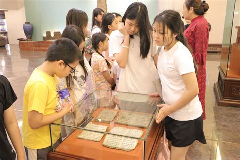 doan khach nhi tham quan bao tang van hoc viet nam bao tang van hoc