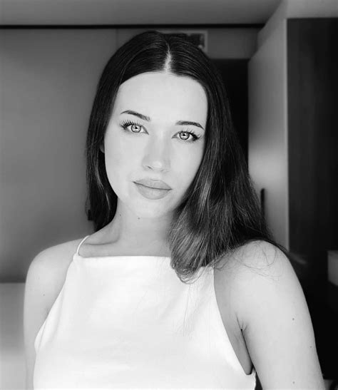 Ana Millán habría engordado su currículum ya que no es licenciada en