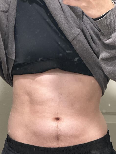 why does my stomach look so weird : r/BulkOrCut