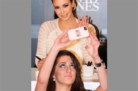 20 Hilariously Uncomfortable Celebrity Meet And Greet Photos