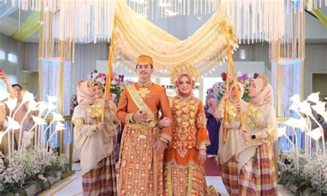 Mengenal Prosesi Pernikahan Adat Bugis yang Khidmat dan Sarat Akan ...