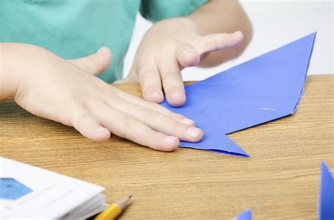 Back And Forth Paper Folding To Form A Circle - Origami