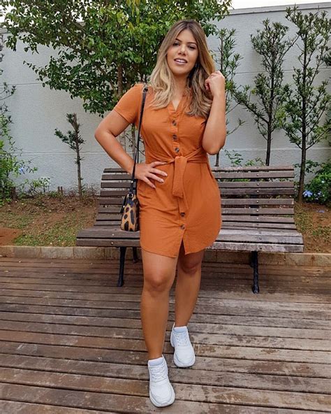 Vestido Curto Com Tênis