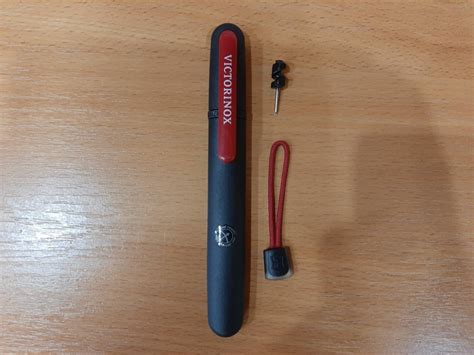 Продам аксесуары Victorinox, точилка, темляк, отвертка : Ножевая б ...