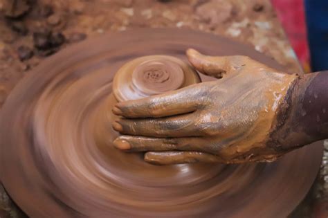 tangan  jari postur tembikar membuat tembikar  lumpur