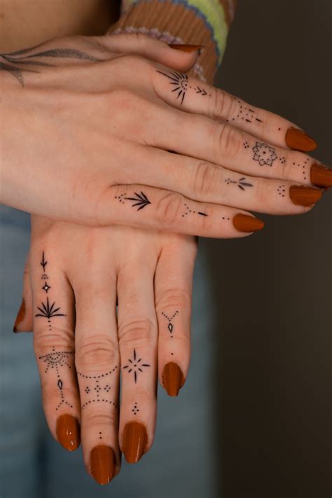 23 Meaningful Hand Tattoos For Women | Fabbon