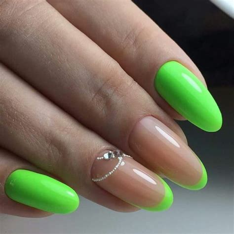 Салатовый маникюр: фото оригинальных и стильных идей | Neon green nails ...