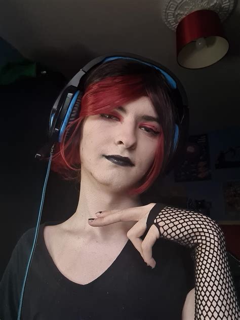 Amy love for the goth boys? : r/femboy