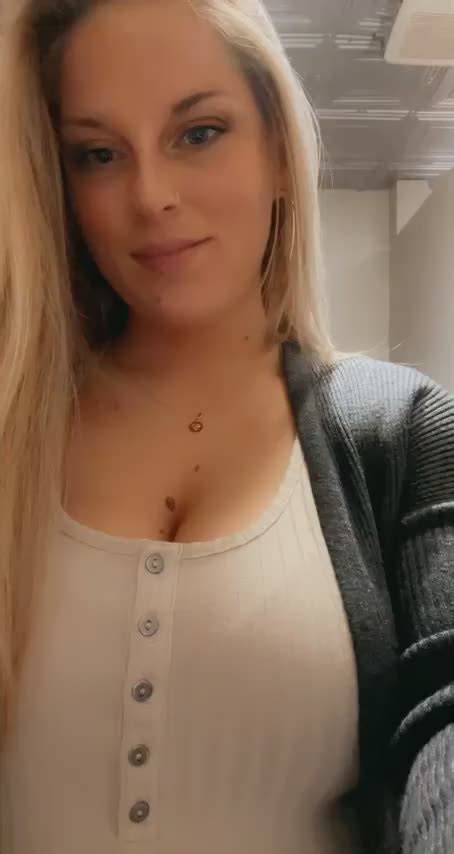 Public flashing is always fun😜 | Scrolller