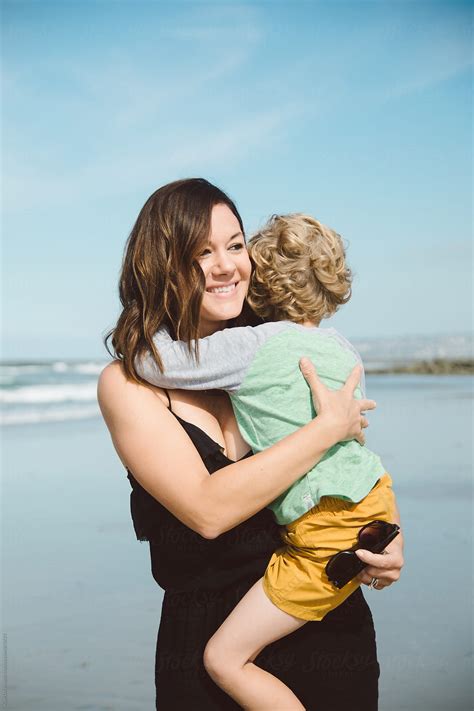 «Young Mother And Son Playing At The Beach» del colaborador de Stocksy
