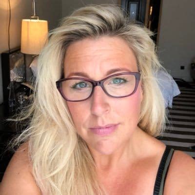 Hannah Walters - Biography, Height & Life Story | Super Stars Bio