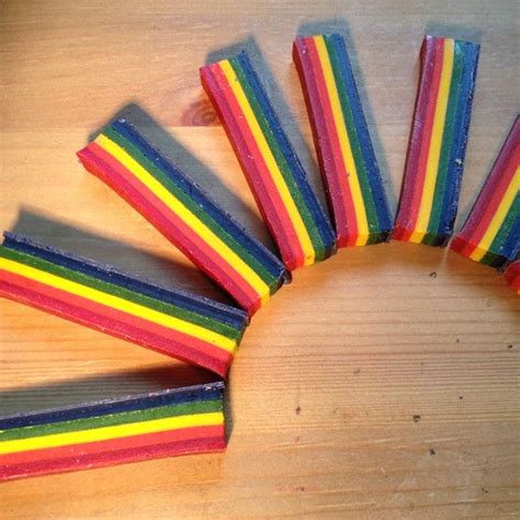 Rainbow Crayons – OddGifts.com