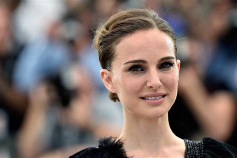 Natalie Portman confirma su parecido con Millie Bobby Brown en Saturday