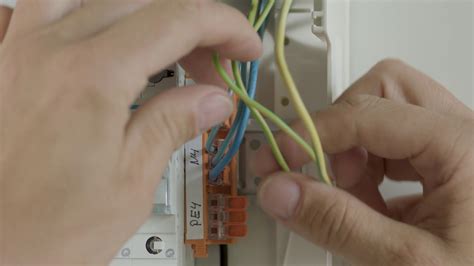 Универсальные компактные клеммы WAGO серии 221. Монтаж в ...