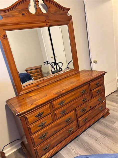 Free furniture - Dressers & Chests of Drawers - Lynchburg, Virginia