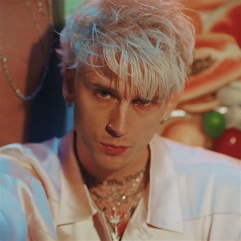 Pin von beyza auf ↳colson baker