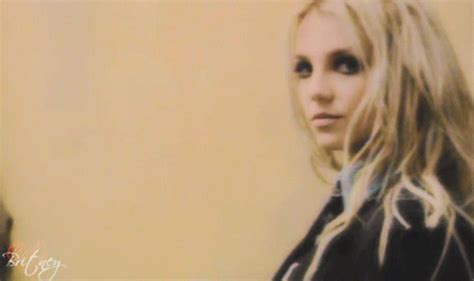 Gifs Animados de Britney Spears: Britney Spears - Me Against The Music